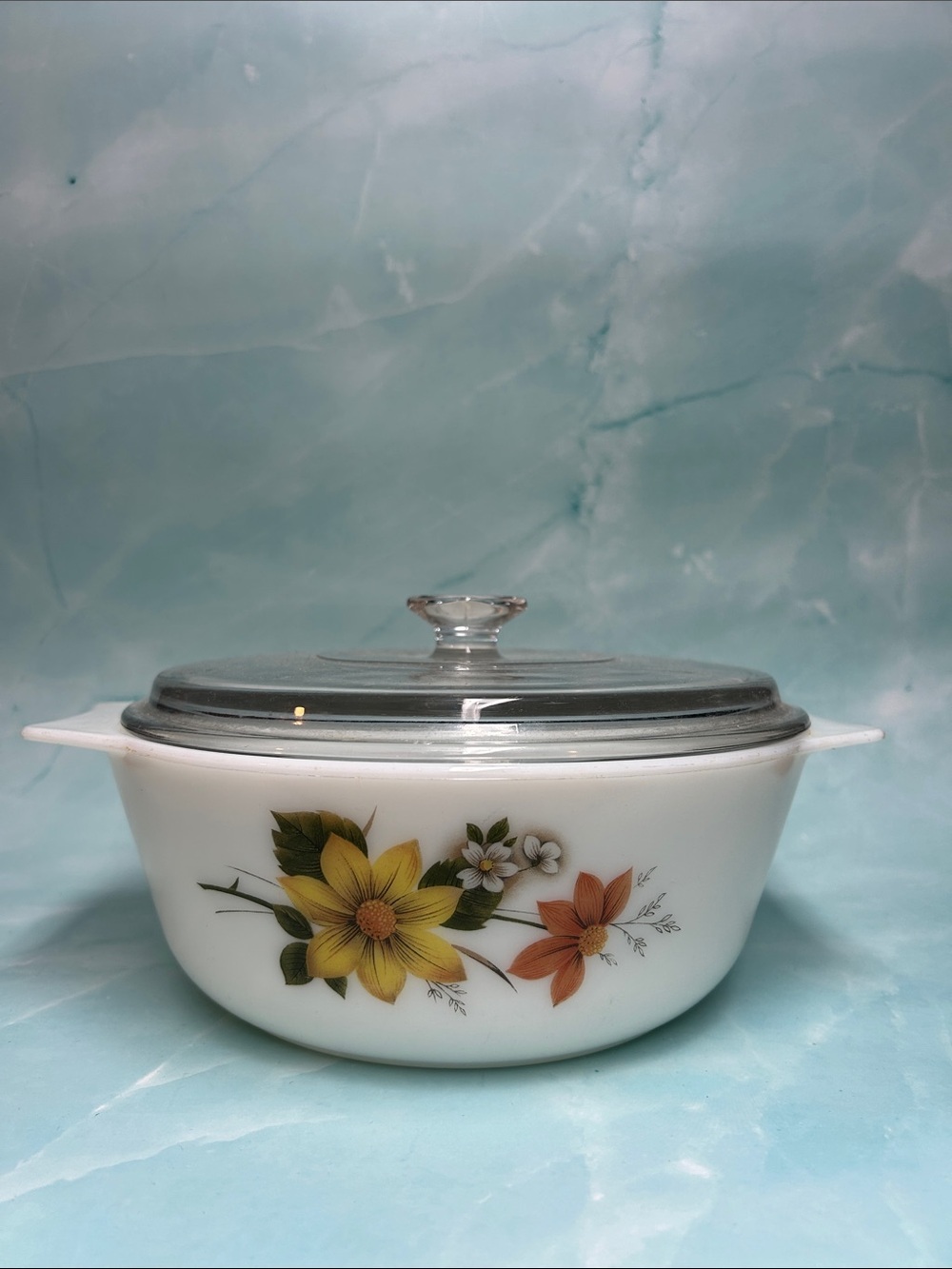 PYREX | Autumn Glory Pattern | 1960s large casserole dish with lid